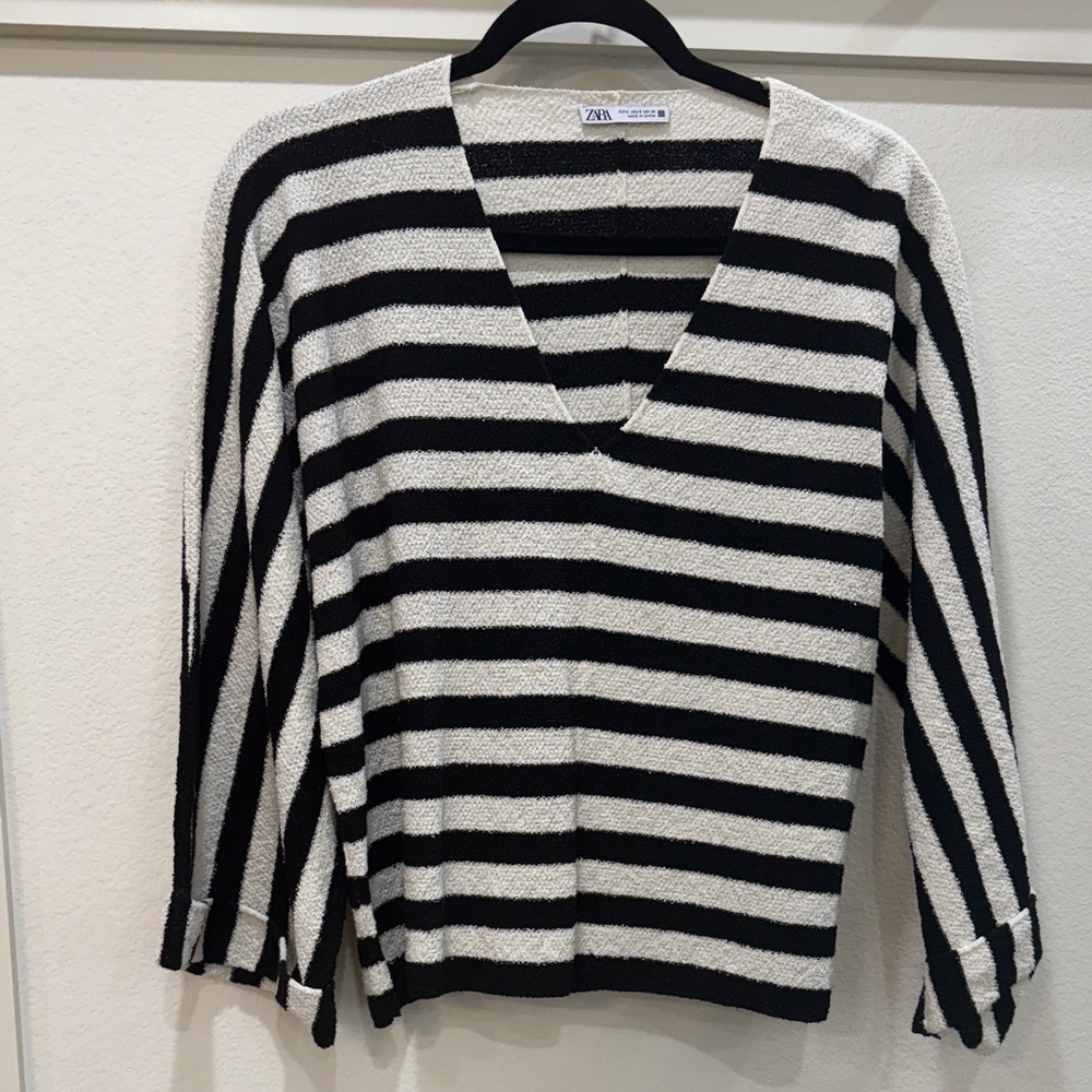 Zara Women's V-Neck Sweater in Black and White Stripes